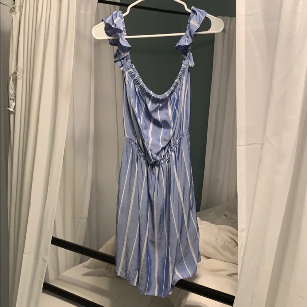 Very stylish well fitted American eagle dress